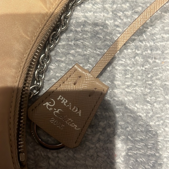 Desert beige re-edition nylon Prada bag - Picture 8 of 10